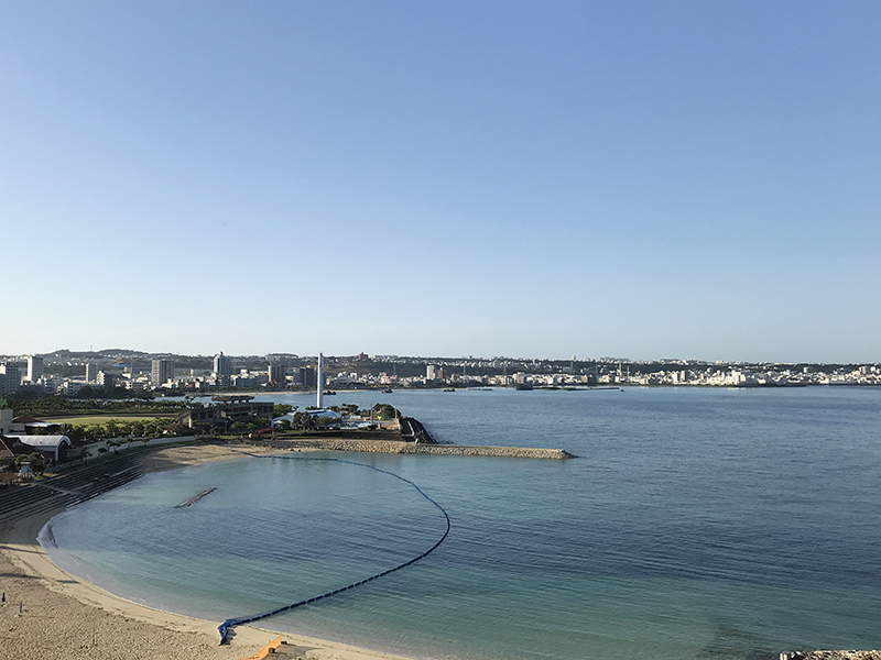 ベッセルホテルカンパーナ沖縄プレミアオーシャンビューツインから見えるサンセットビーチ