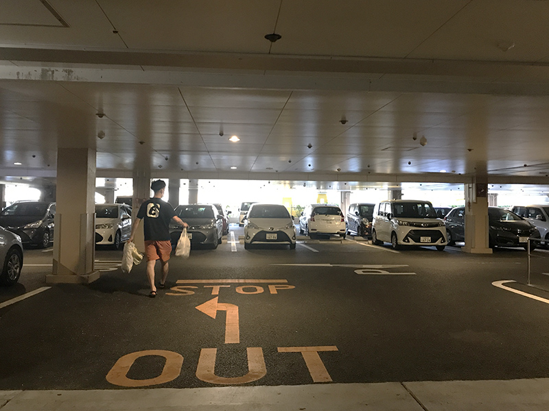 ベッセルホテルカンパーナ沖縄の地下駐車場